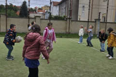 Hýbeme se na hřišti