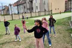 Školní hřiště-tanec s holkama ze 6. třídy